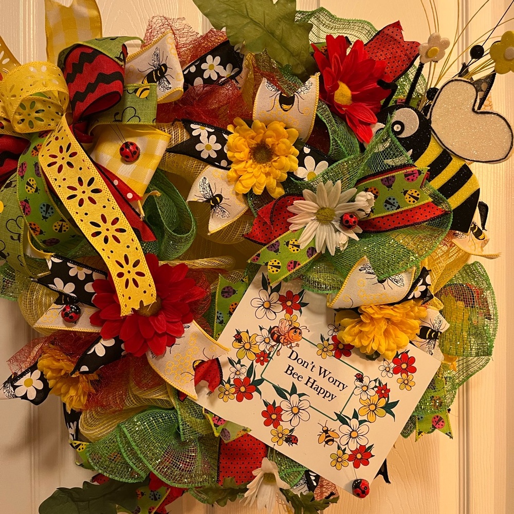 Don’t Worry Bee Happy Wreath